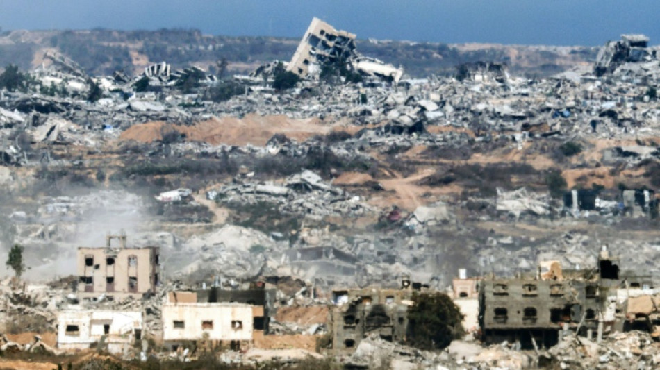 La Defensa Civil de Gaza anuncia 30 muertos por bombardeos israel&iacute;es