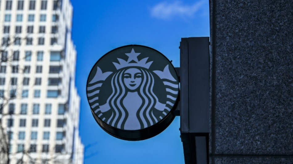 Starbucks &eacute; alvo de novo processo por bebida derramada