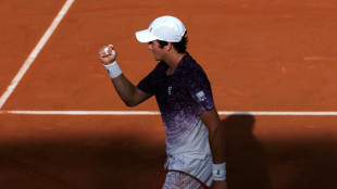 Jo&atilde;o Fonseca estreia com vit&oacute;ria e avan&ccedil;a em Roland Garros; Bia Haddad &eacute; eliminada