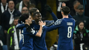 PSG perde para Aston Villa (3-2) mas avan&ccedil;a &agrave;s semifinais da Champions