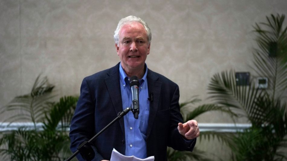 Salvadoran soldiers stop US senator near prison holding expelled migrant