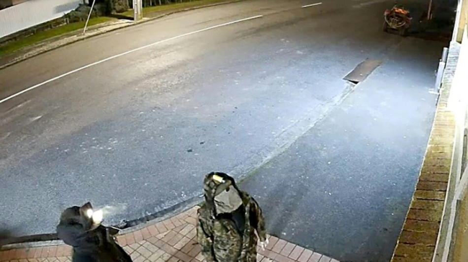 NZ police say CCTV shows father on the run for four years