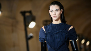 Cool et glamour, Victoria Beckham int&egrave;gre la Fashion week &agrave; Paris