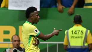 Vini Jr marca no fim e Brasil vence Col&ocirc;mbia (2-1) nas Eliminat&oacute;rias