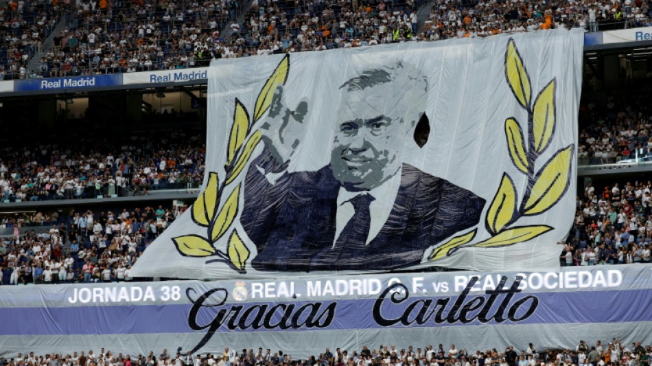Torcedores do Real Madrid homenageiam Ancelotti e Modric