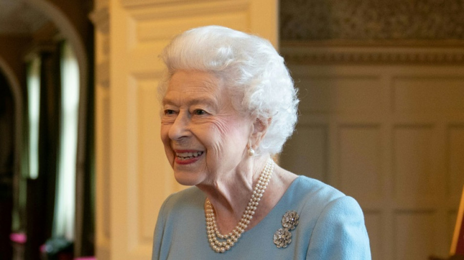 Rare apparition publique d'Elizabeth II avant ses 70 ans de r&egrave;gne