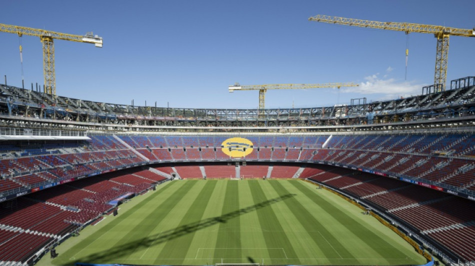 Foot: apr&egrave;s deux ans de travaux, le Camp Nou de Barcelone toujours inutilisable