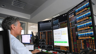 Borsa: Milano in calo con lo stacco cedole, brillano Eni e Azimut