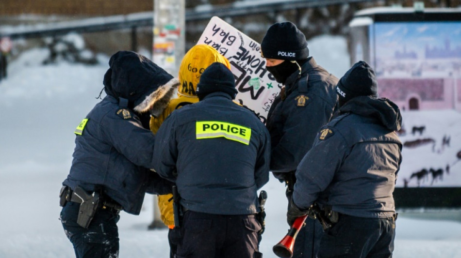Polic&iacute;a de Canad&aacute; interviene protesta en Ottawa y detiene a 70 manifestantes