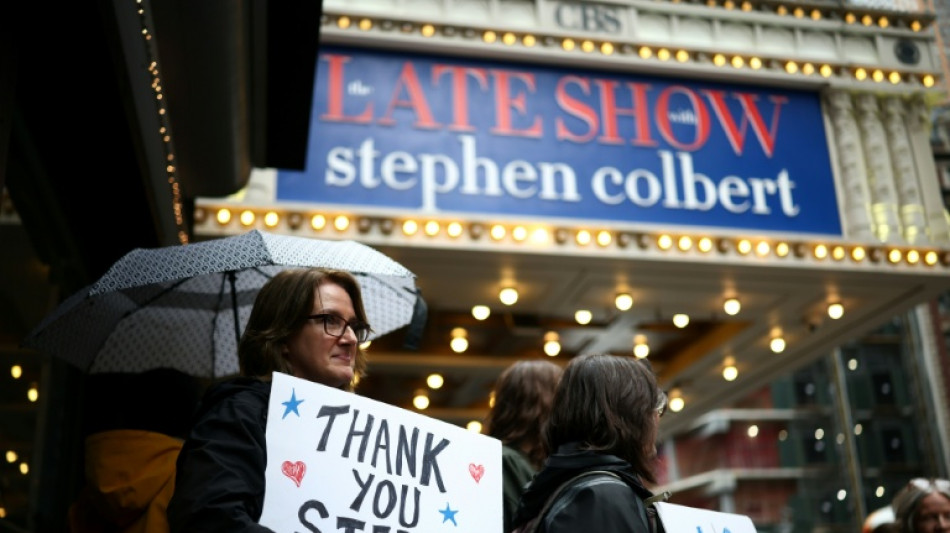 'Late Show' de Stephen Colbert chega ao fim em meio a tens&otilde;es com Trump