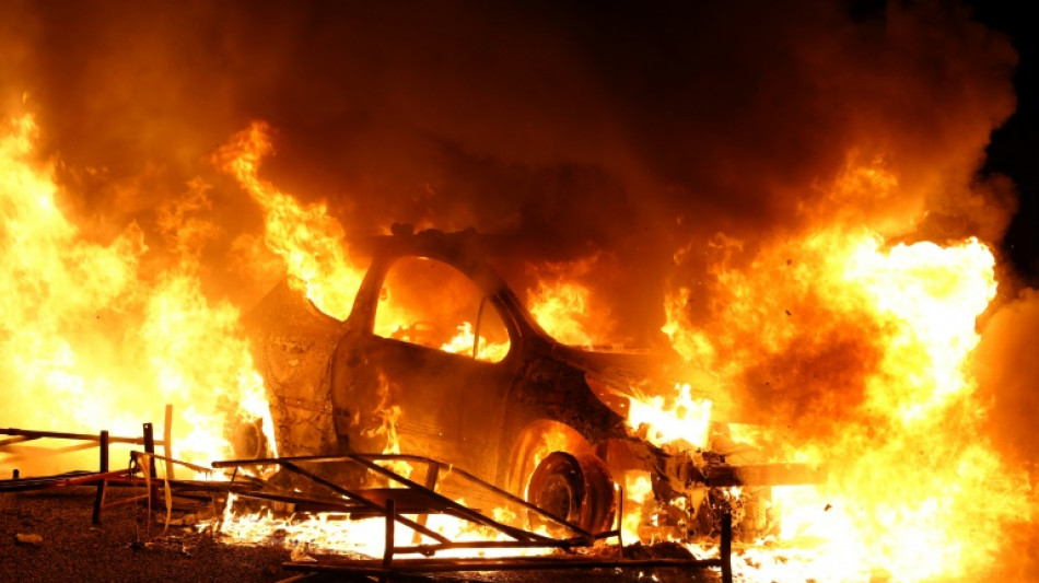 Llamados "a la calma" en Francia tras disturbios por muerte de joven a manos de la polic&iacute;a