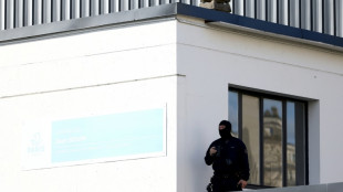 Dois torcedores detidos durante PSG-Bar&ccedil;a por racismo e sauda&ccedil;&otilde;es nazistas