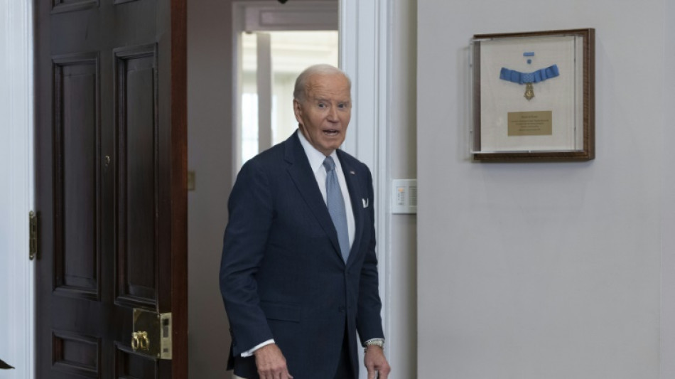 Debate sobre la agudeza mental de Biden se reaviva con una grabación y un libro