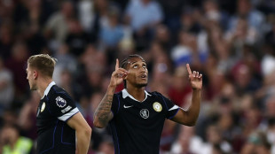 Chelsea goleia West Ham por 5 a 1 em clássico londrino