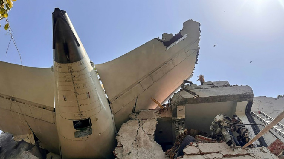 Inde: un avion &agrave; destination de Londres s'&eacute;crase &agrave; Ahmedabad avec 242 personnes &agrave; bord 