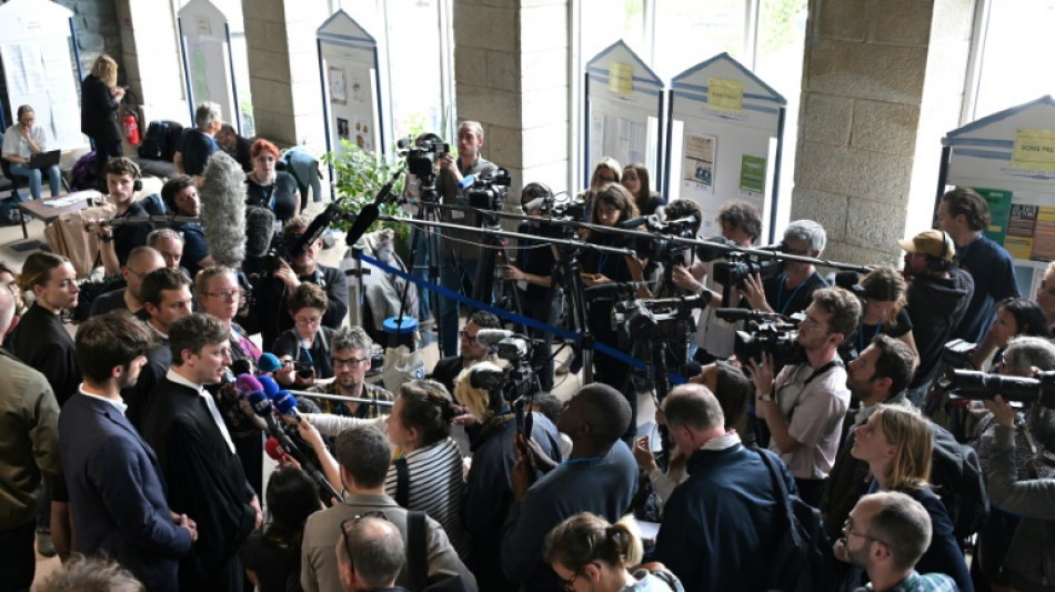 Pédocriminalité: peine maximale de 20 ans de réclusion pour Le Scouarnec, des victimes en colère