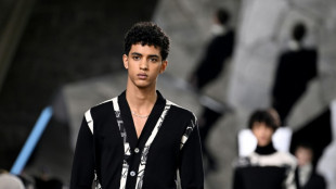 Loewe viste al hombre de cobre, esta&ntilde;o y pergamino