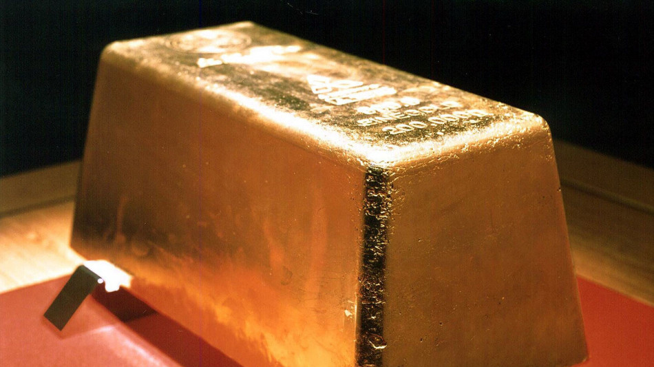 L'oro in rialzo, il prezzo spot a 3.323 dollari