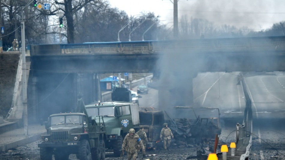 Los civiles de Kiev resisten a la invasi&oacute;n rusa api&ntilde;ados en s&oacute;tanos