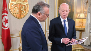 Presidente da Tun&iacute;sia mostra fotos de crian&ccedil;as famintas em Gaza a assessor de Trump