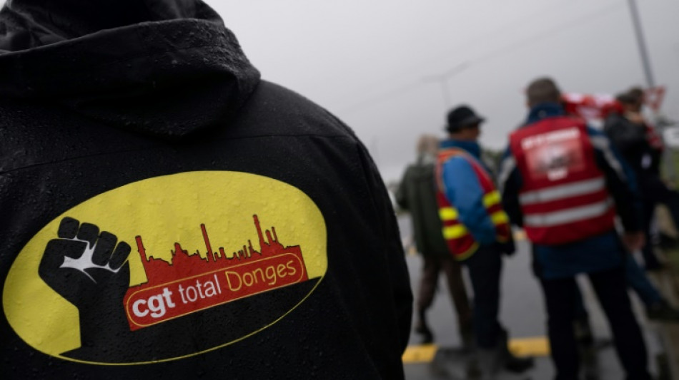 Contin&uacute;a en Francia la huelga en las refiner&iacute;as de TotalEnergies
