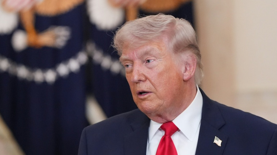 Trump debocha de Macron em almo&ccedil;o privado