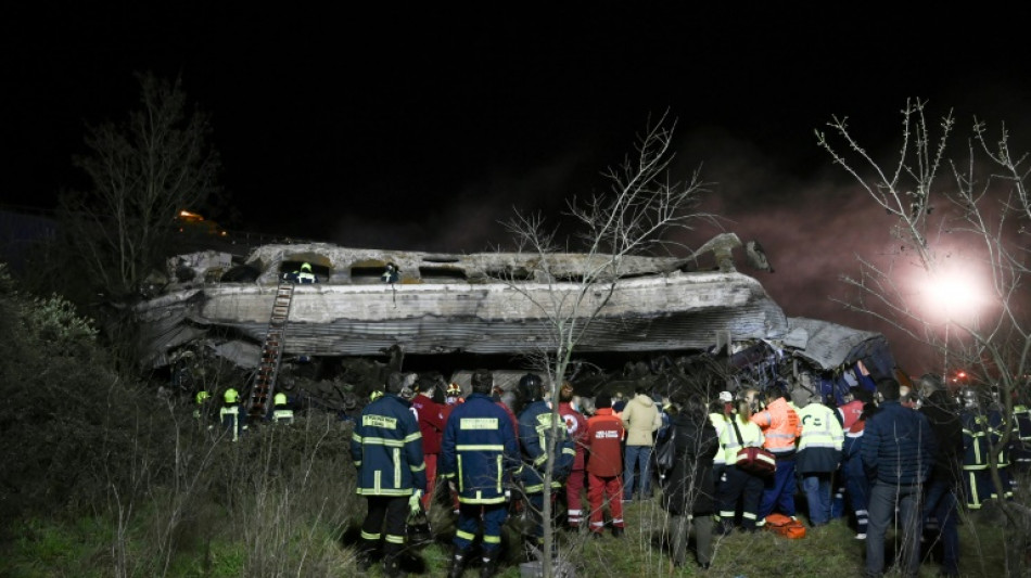 Al menos 32 muertos y 85 heridos en un accidente de tren en Grecia