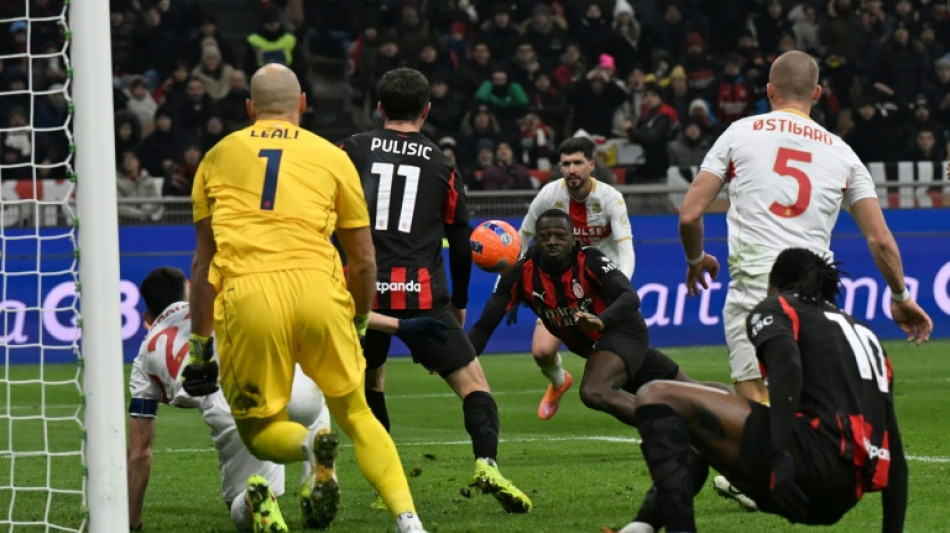 Milan empata com Genoa (1-1) e deixa Inter escapar na lideran&ccedil;a da Serie A