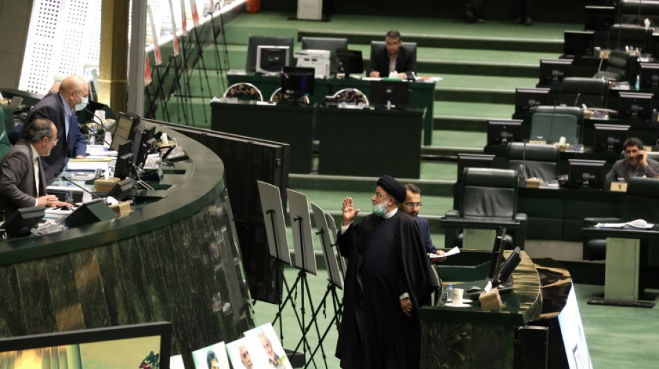 Arrestan a tres mujeres periodistas en Ir&aacute;n