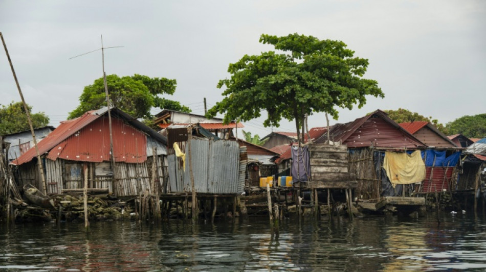 Un a&ntilde;o despu&eacute;s del &eacute;xodo, quietud invade la isla paname&ntilde;a que se tragar&aacute; el mar