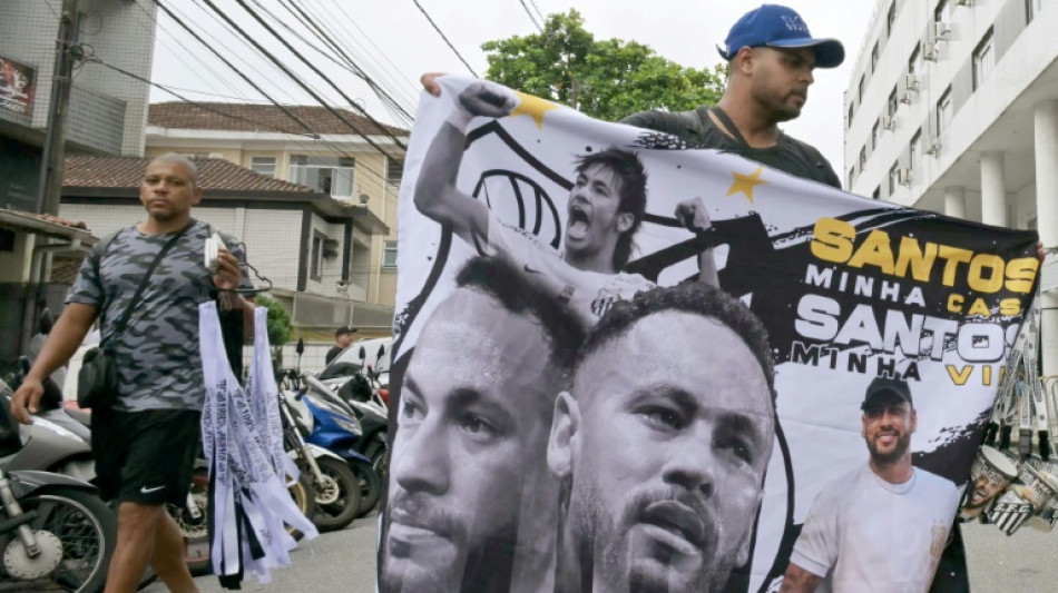 Santos se rende ao retorno de Neymar, o 'pr&iacute;ncipe' da Vila