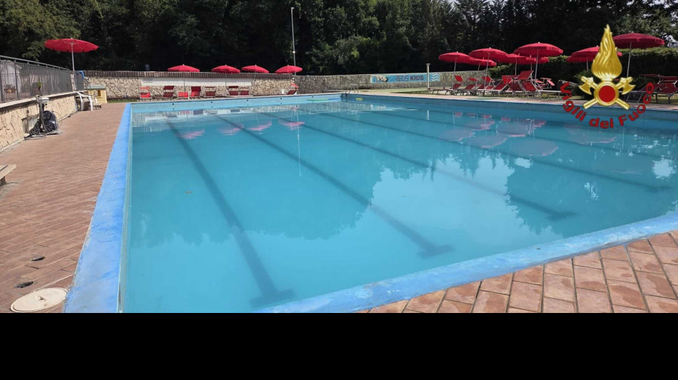 Otto intossicati per fuga di cloro in piscina, bimbo in codice rosso