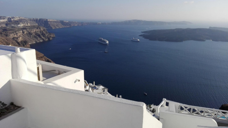 Ankara ad Atene, 'pronti a difendere i nostri diritti nell'Egeo'