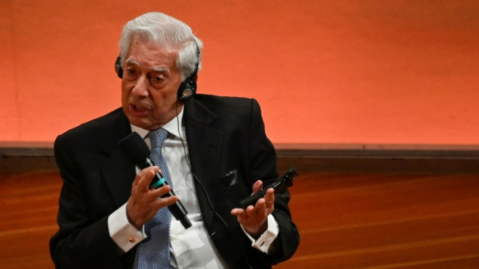 Vargas Llosa entra a los 86 a&ntilde;os en la Academia Francesa