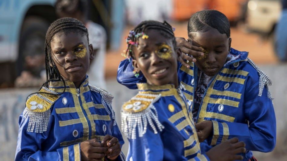 En Angola, un carnaval haut en couleur pour c&eacute;l&eacute;brer 50 ans d'ind&eacute;pendance