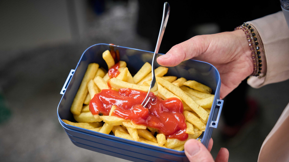Stretta Ue sulle bustine di ketchup e maionese dal 2030