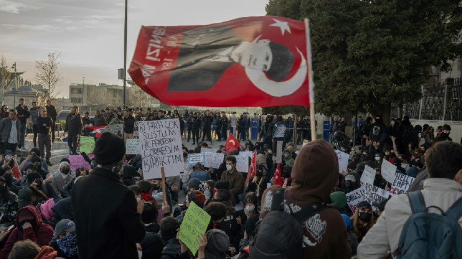 Protesters flock to mass opposition rally in Istanbul 