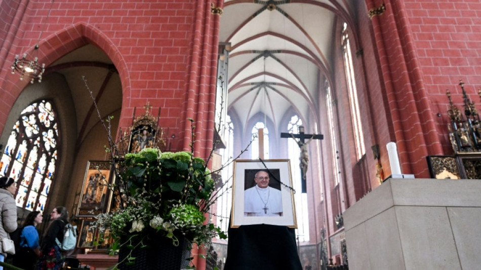 Offizielles Kondolenzbuch f&uuml;r verstorbenen Papst liegt ab Freitag in Berlin aus