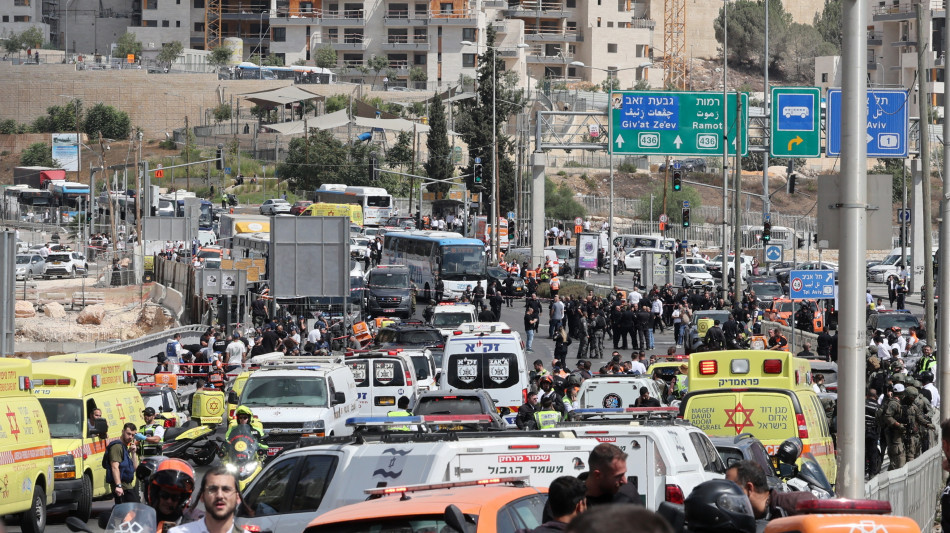 Attentato a Gerusalemme, quattro morti a una fermata del bus