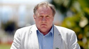 Depardieu met sa L&eacute;gion d'honneur "&agrave; la disposition" de la ministre de la Culture 