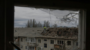 L'Ukraine se retire d'une ville de l'est, la Russie poursuit ses frappes