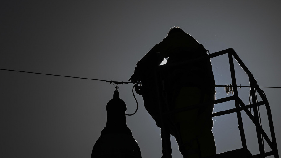 Cade durante lavori ristrutturazione, muore operaio edile