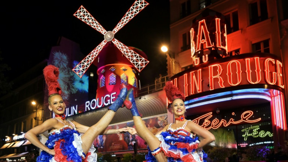 &Agrave; Paris, les ailes du Moulin Rouge vont tourner de nouveau
