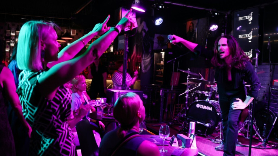 Bandas tributo agitam fãs russos privados de seus ídolos musicais ocidentais