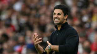 Arsenal 'digging for gold' as title bid starts at new-look Man Utd