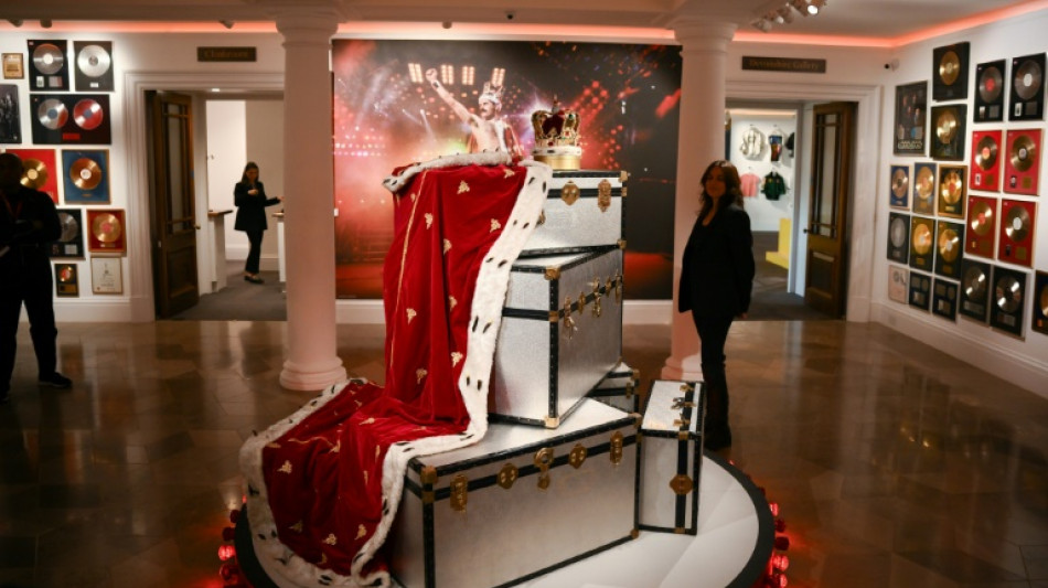 Versteigerung von mehr als tausend Besitzt&uuml;mern von Freddie Mercury