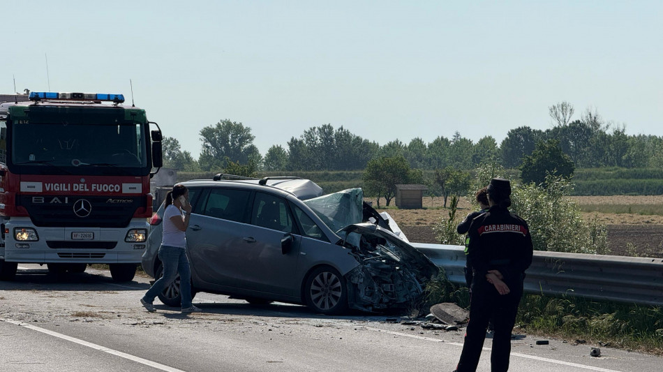 Donna accoltellata, marito morto in frontale con furgone
