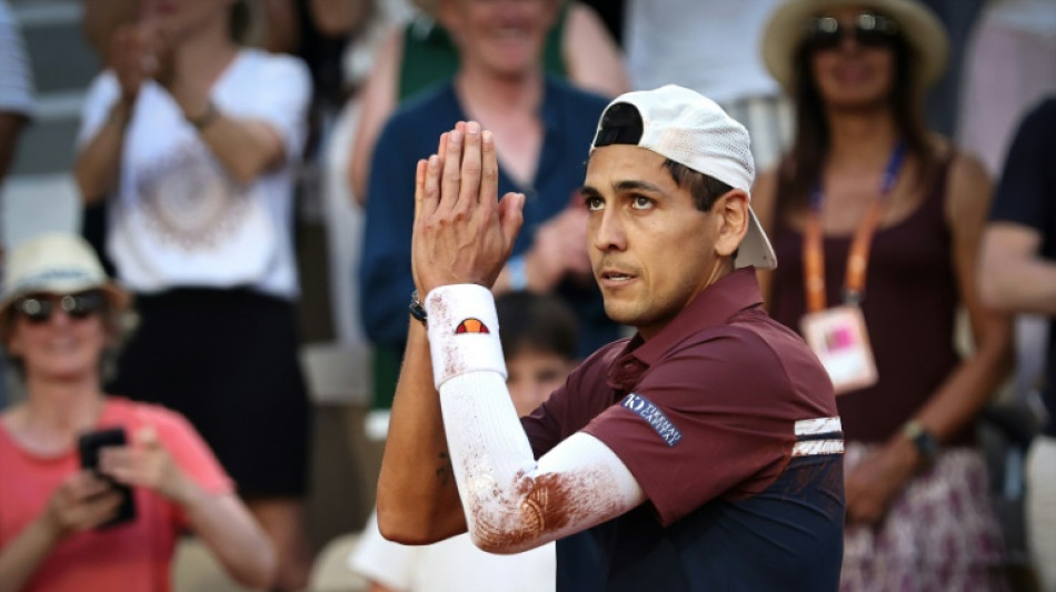 Alejandro Tabilo elimina sensa&ccedil;&atilde;o francesa Mo&iuml;se Kouame em Roland Garros