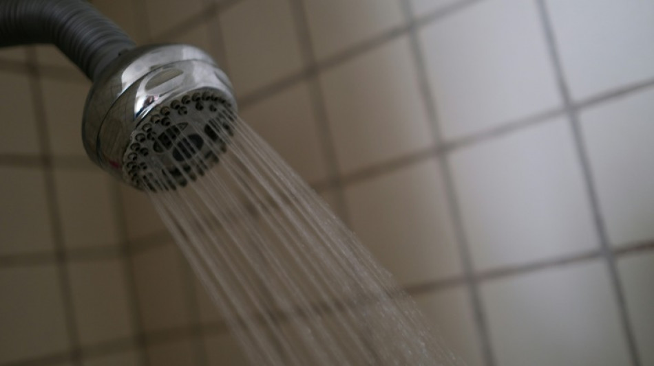 Trump assina ordem executiva para aumentar pressão da água nos chuveiros