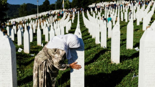 Srebrenica: Le Premier ministre n&eacute;erlandais s'excuse aupr&egrave;s d'anciens Casques bleus